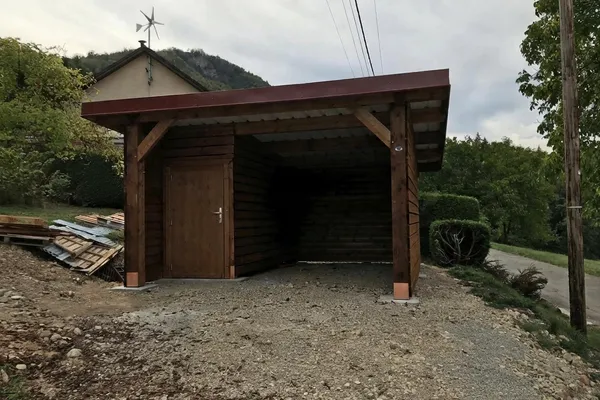 Carport avec local technique 