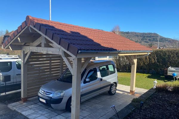 Carport deux pentes égales 4.33x5.36 avec bardage