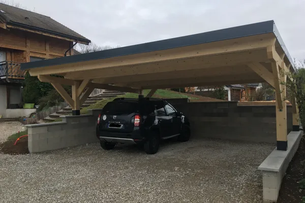 Carport monopan posé sur muret, bac acier laqué