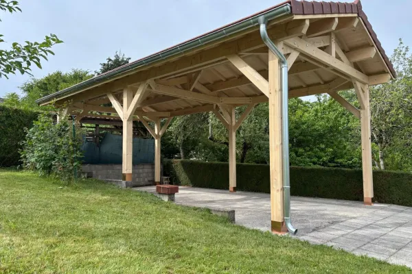 Auvent camping-car dans le Jura