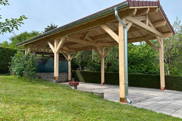 Auvent camping-car 2 pentes égales, 5,30 × 10,15 m — Fraisans - Jura