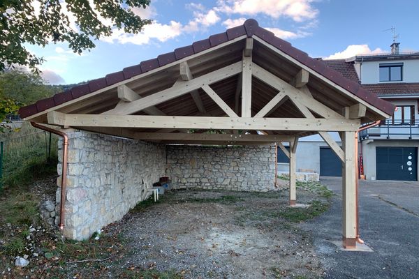 Carport 2 voitures 6,70 × 11 m à Gex