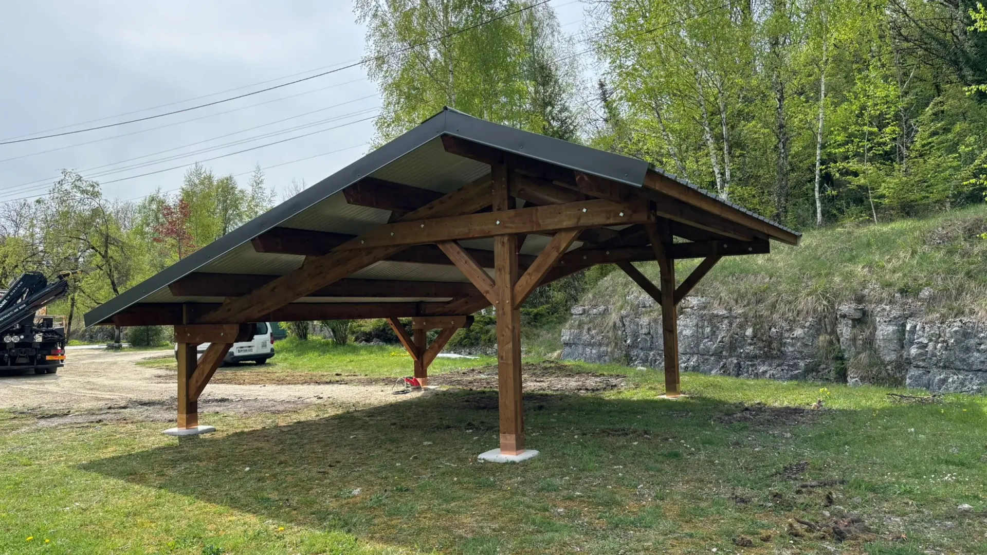 Carport 2 pentes inégales, 6×6,3 m, zinguerie galvanisée
