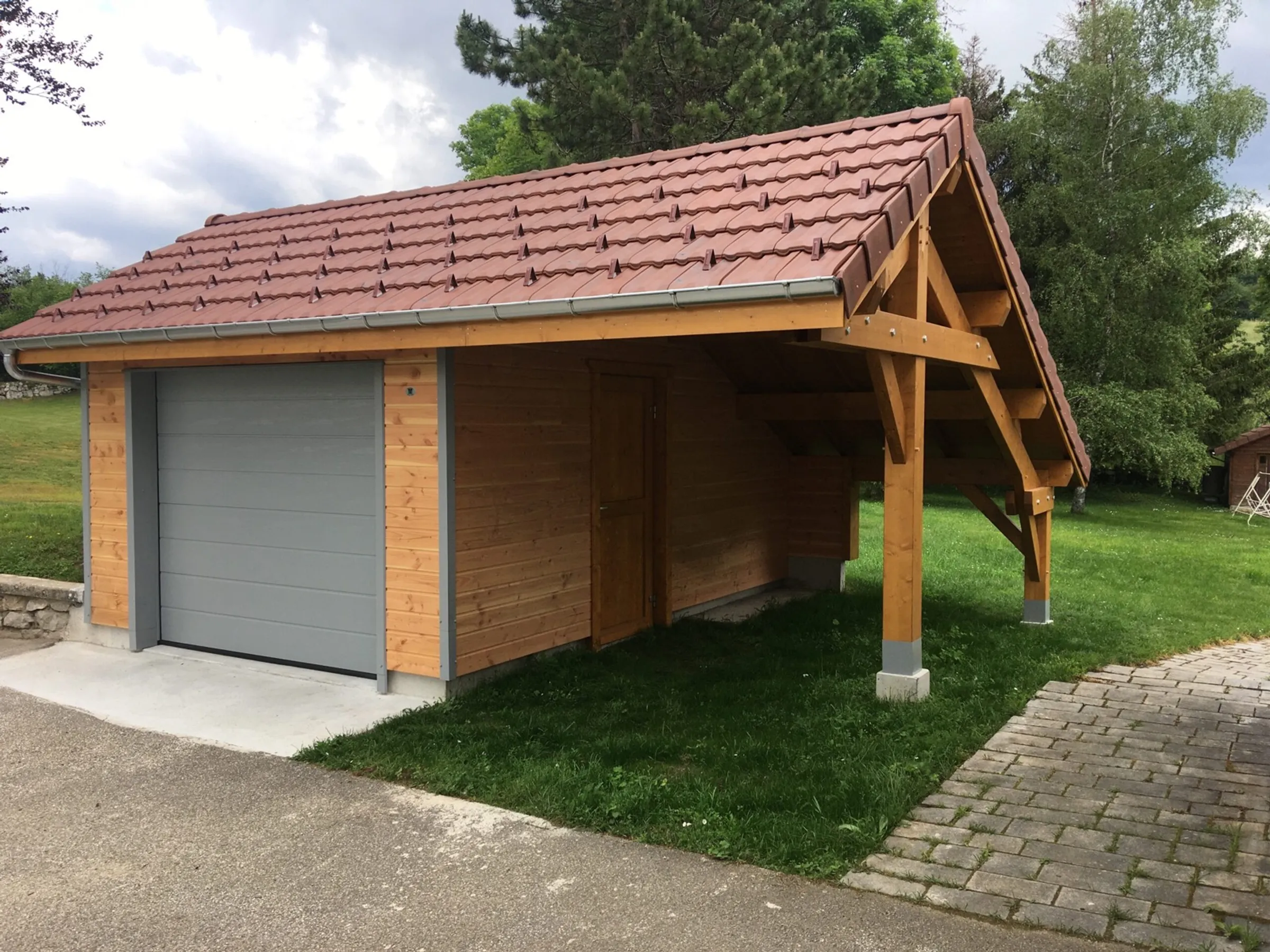Garage bois sur mesure réalisé par Tonnaire — réalisation 32
