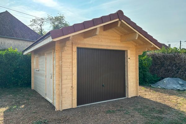 Garage madriers 3,50 × 4,50 m à Belmont - Jura