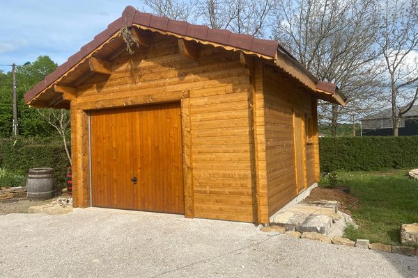 Garage madriers 3,95 × 5 m à La Châtelaine