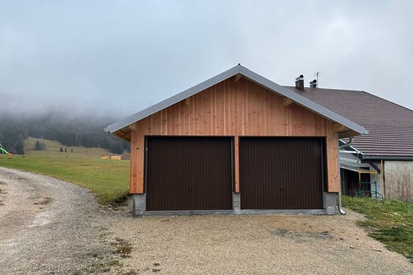Garage ossature 6 × 7 m à Chapelle-des-Bois