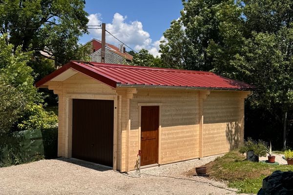 Garage madriers 3,50 × 6,50 m à Foncine-le-Bas