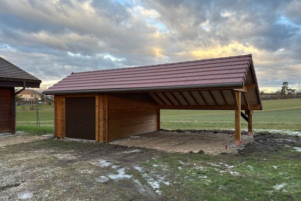Garage madriers 5,90 × 10 m à Supt