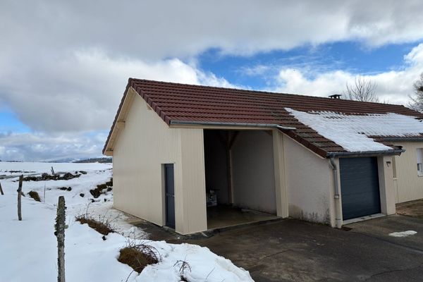 Garage ossature bardé bac acier au Crouzet